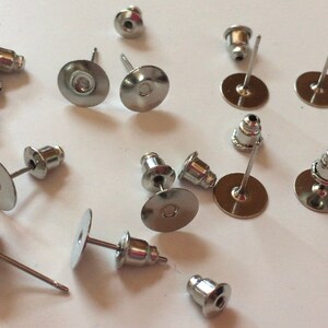 Bez niklu.. 50 zestawów 8 mm platynowy kolczyk z tyłu, platynowy kolczyk pusty, oprawa platynowego kolczyka, platynowy kolczyk, puste ucho