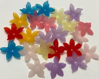 50 st blandade Luciteblommor, 27 mm, färgade och frostade, färgglada Luciteblommor, perfekta för örhängen, halsband, blandade transparenta blommor, Lucite