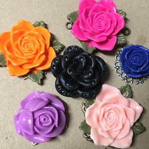 Resin Rose Cabochons with Filigree: Mixed Color Flower Connectors