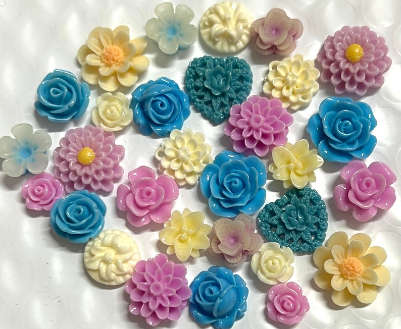 Ship from USA ,,30 pcs Mixed Cabochon Flowers .perfect for Bobby Pin Kit.earring post..resin flower, Bobby Pin Blanks, Silver Bobby Pin.. image 1