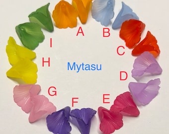 Välj din färg… 40 st Luciteblomma, 19 mm bred x 20 mm lång, färgglad Luciteblomma, lucitblomma, Lucite, hartsblomma, blomkit, (LC3)