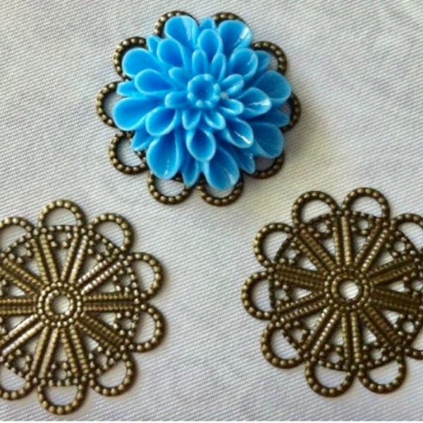 Ship from USA...12 pcs 22 mm filigree pendants , flower , Antique bronze ,base setting, Great for resin cabochon flower,