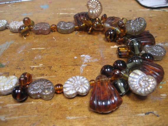 Vintage Beaded Necklace of Brown and Gold Glass b… - image 7