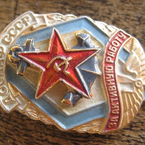 Vintage Russian Airborne Navy Para Military DOSAAF CCCP, training organization membership badge pin, enamel