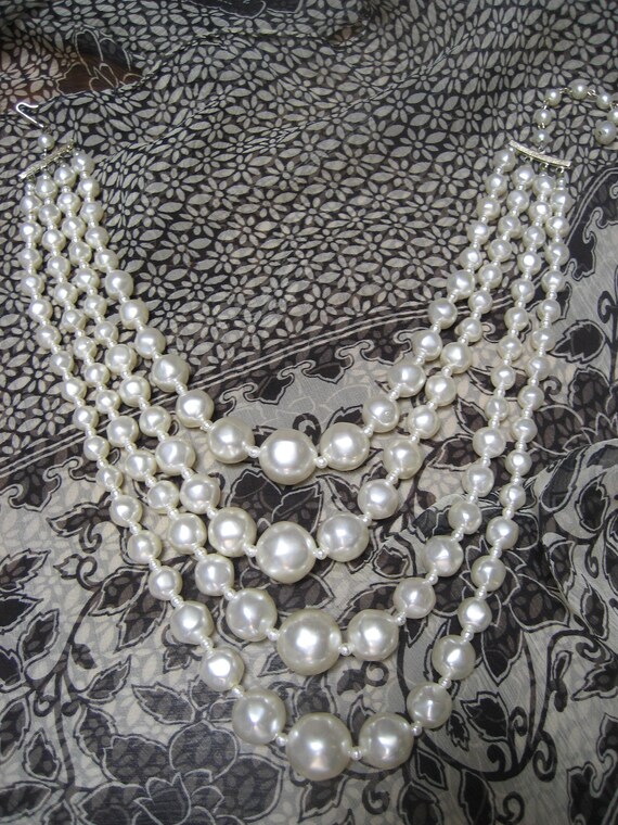 Four Strand Pearl Choker, Vintage Graduated Pearl Bib  display picture 1