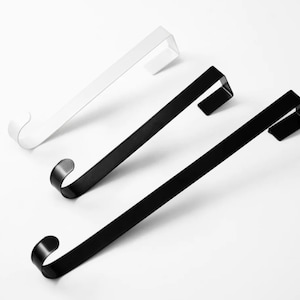 Metal wreath hanger