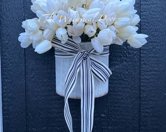 Tulip door basket tin - Tulip door wreath