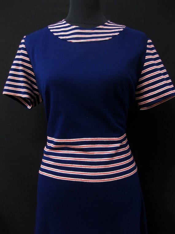 Late 1960s early 70s Navy Blue, with pink & white… - image 2