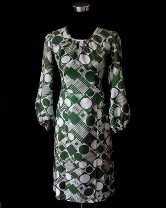 Vintage Ladies 1960s Green & White Patterned Puff