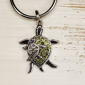 Green turtle keychain, crystal turtle keychain, rhinestone turtle, beach keychain, ocean keychain, baby turtle keychain, vacation keychain