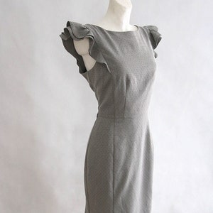 Vintage grijze kokerjurk met ruches: 40 EUR / 12 UKL