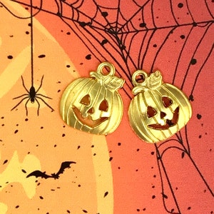 10 Halloween Pumpkin Charms • Gold Jack O&#39;Lantern Charms • Halloween Pumpkin Pendants • Jack O&#39;Lantern Pumpkin Pendants