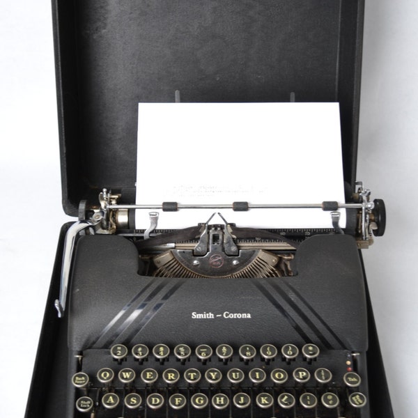 Vintage 1947 Smith-Corona Silent Portable Typewriter with Case