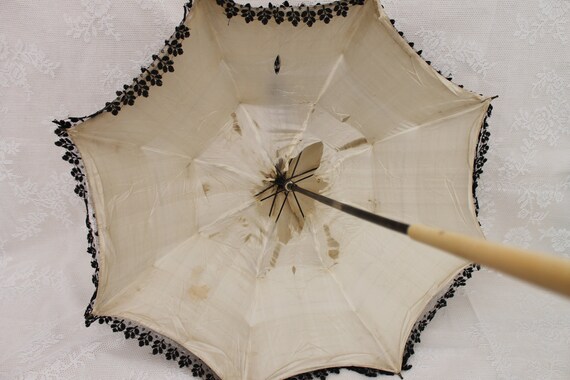 Victorian black lace and cream silk parasol, anti… - image 5