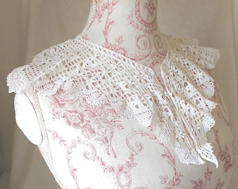 Antique White Lace Collar, Scalloped Handmade Victorian Costume