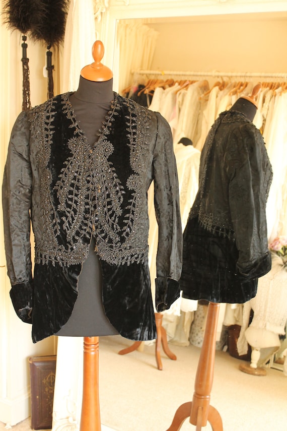 Victorian black velvet jacket, damask & velvet be… - image 5