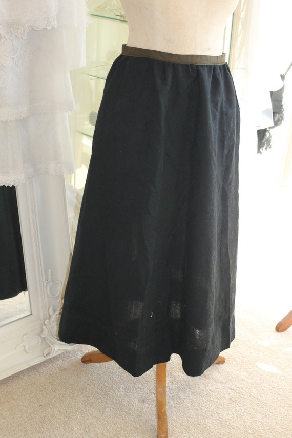 Late Victorian black linen mix self patterned skir