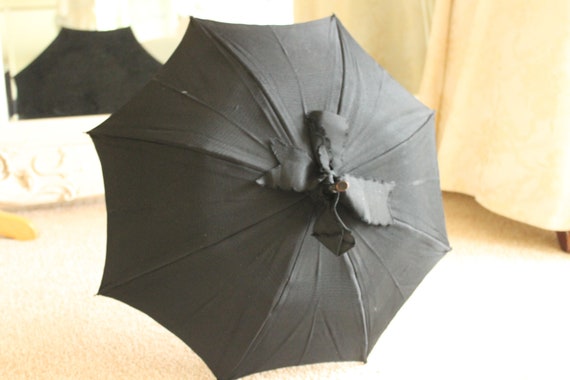 Victorian black cotton folding carriage parasol, l