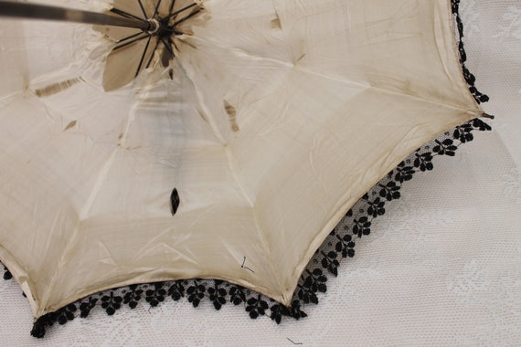 Victorian black lace and cream silk parasol, anti… - image 7