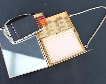 Monedero compacto dorado de los años 50 con diseño de mimbre, incluye peine, bolso de fiesta o neceser.