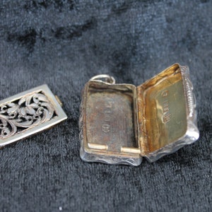 Victorian silver vinaigrette, made by Edward Smith, Birmingham 1898 silver, engraved silver locket pendant, image 7