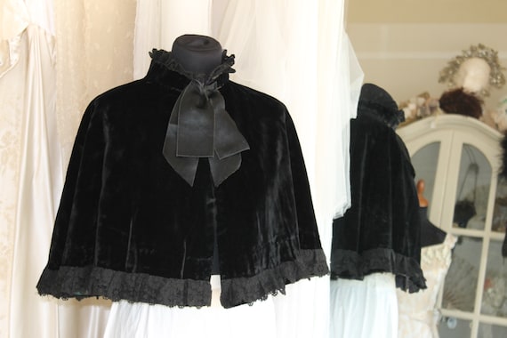 Antique Short black Victorian ladies velvet and la