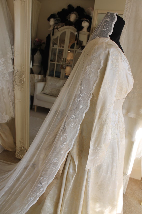 1930s ivory wedding veil, Art Deco embroidered tul