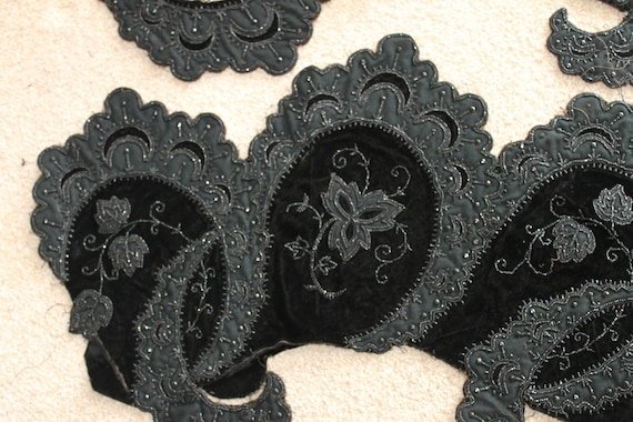 Salvaged Victorian black velvet & jet beaded bodi… - image 1