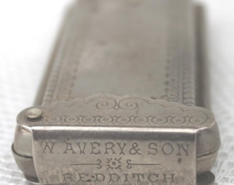 Porta-agulhas de costura antigo em níquel prateado, W Avery & Sons, estojo vitoriano