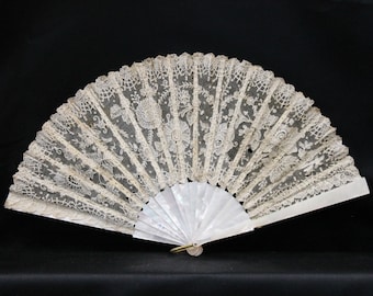 Early 1900s Brussels point de Gaze lace fan, white mother of pearl hand fan in shaped satin Duvelleroy box, antique Edwardian handmade lace