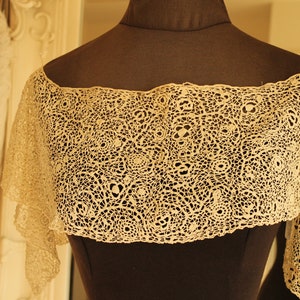 Antique lace collar, cream lace bertha collar, circular handmade Victorian lace collar, lace collar, cream bobbin lace vintage collar image 5