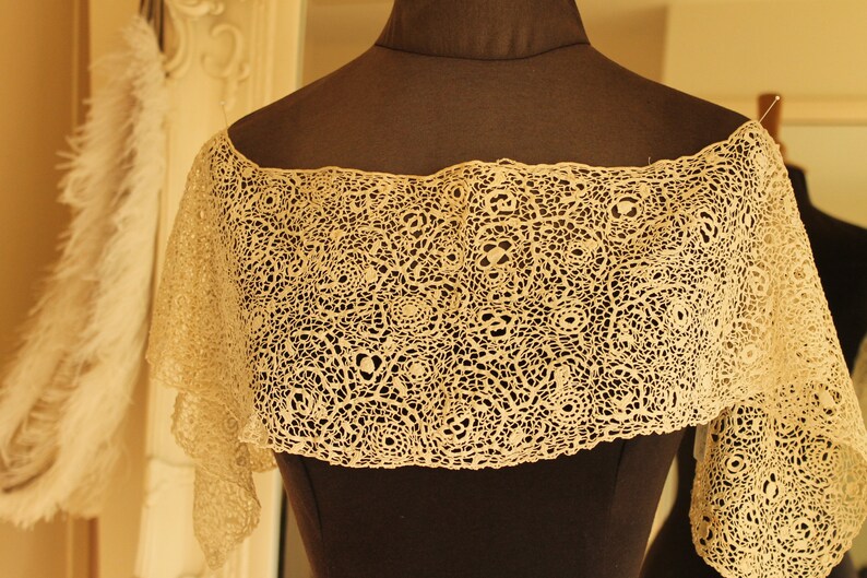 Antique lace collar, cream lace bertha collar, circular handmade Victorian lace collar, lace collar, cream bobbin lace vintage collar image 5