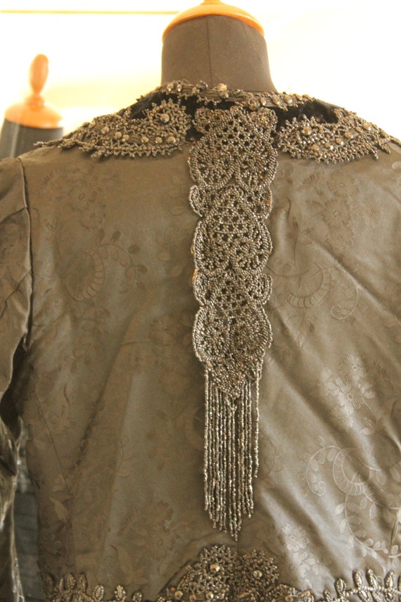 Victorian black velvet jacket, damask & velvet be… - image 10