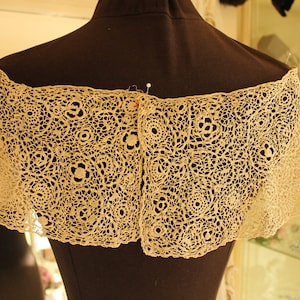 Antique lace collar, cream lace bertha collar, circular handmade Victorian lace collar, lace collar, cream bobbin lace vintage collar image 1