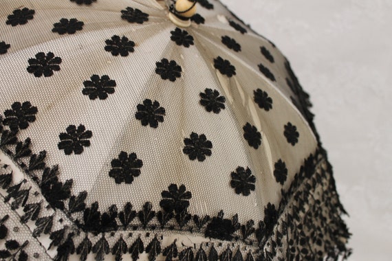 Victorian black lace and cream silk parasol, anti… - image 10