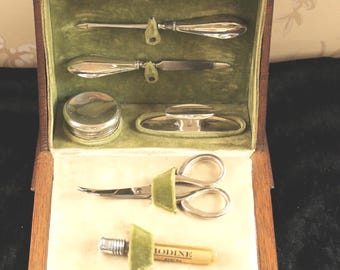 Juego de manicura Art Nouveau de plata, caja de madera antigua, Birmingham, 1911