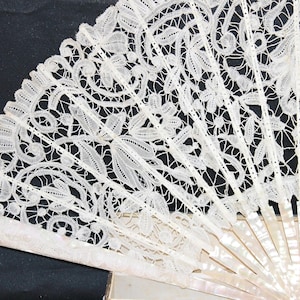 Victorian Mixed Brussels lace fan, antique pink mother of pearl mixed lace folding hand held fan, antique brides wedding fan, collectors fan