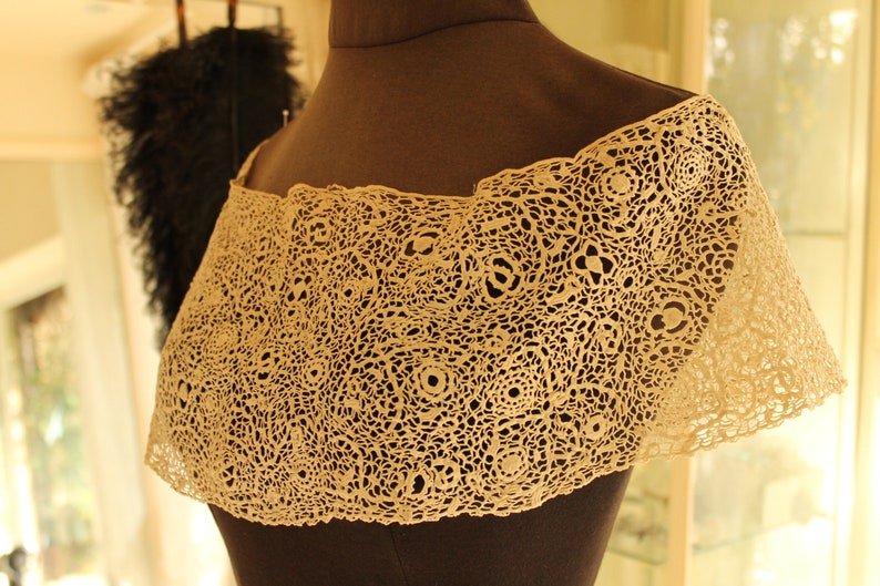 Antique lace collar, cream lace bertha collar, circular handmade Victorian lace collar, lace collar, cream bobbin lace vintage collar image 2