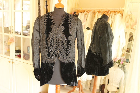 Victorian black velvet jacket, damask & velvet be… - image 3