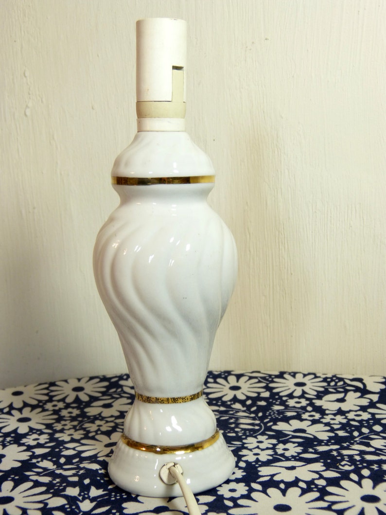 French 90s vintage Shabby wild roses /& lily of the valley flower ceramic bedside table lamp