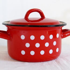 Small red & white polka dot enamel cooking pot with handles + lid - mid century enamelware kitchenware kitchenalia - French 50s 60s vintage