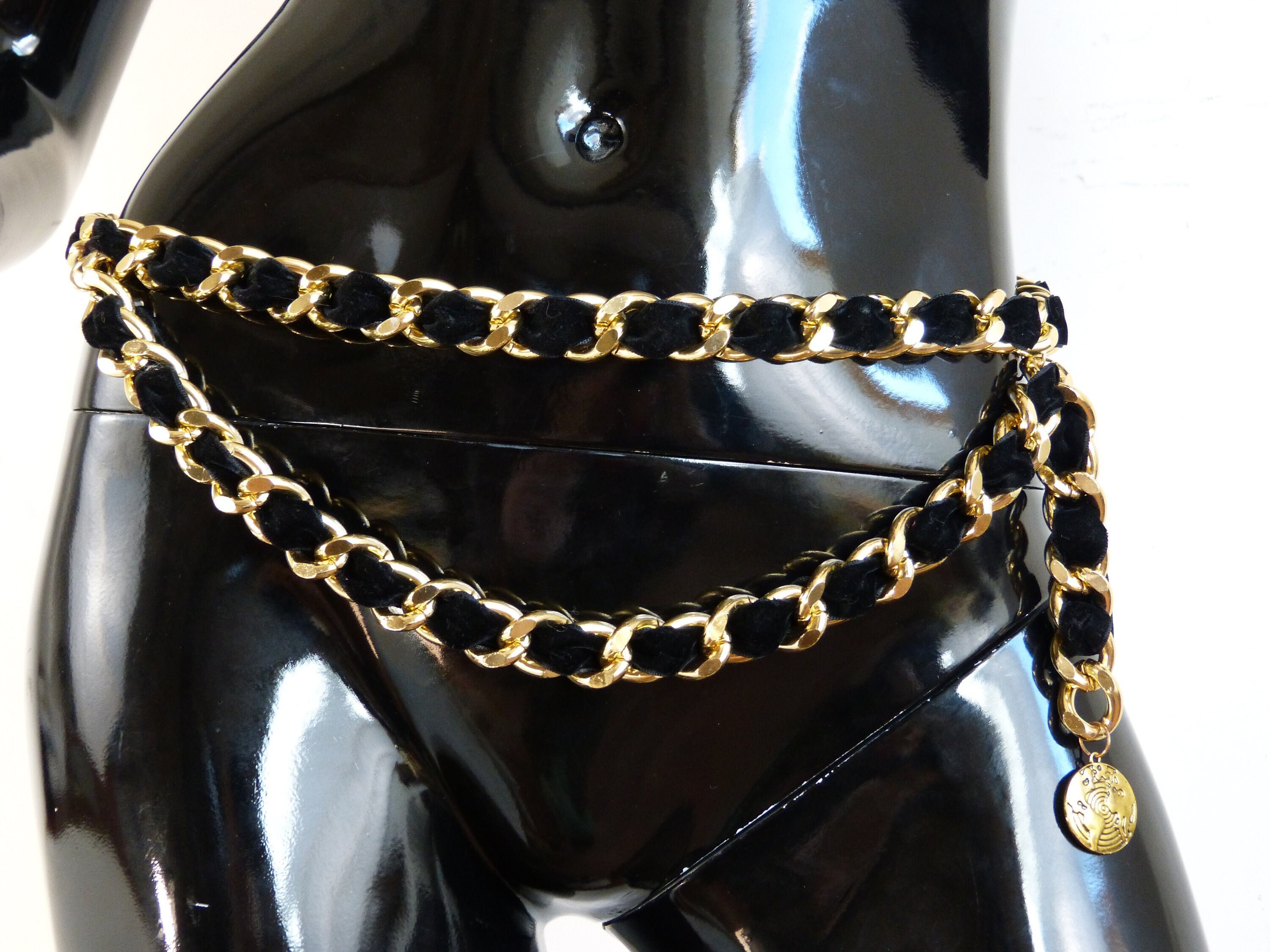 2 strands gold tone metal chain belt with black velvet ribbon details -  chunky hip hop inspired 1990s fashion accessory - French 90s vintage