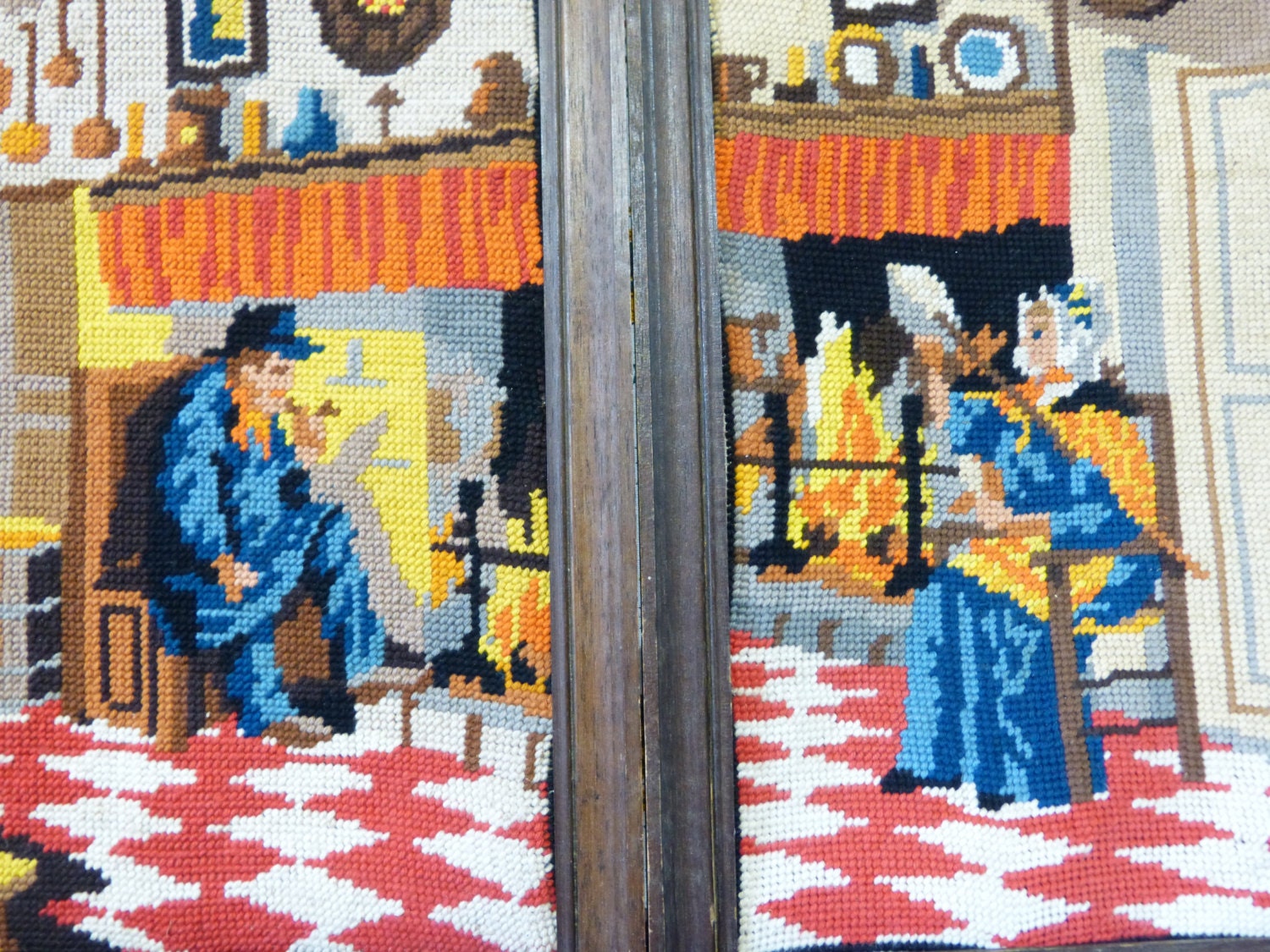 Lot 2 Tapisseries Encadrées Couple Anciens Au Coin Du Feu Kitsch - Vintage Années 70