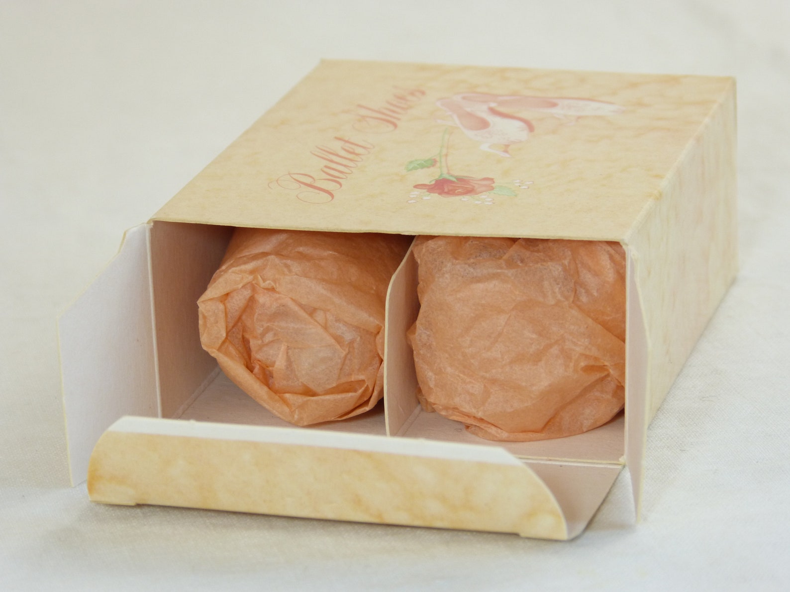ballet shoes avon soap set in original box - unused pink classic dance pointe shoe novelty toiletry - french 70s 80s vintage