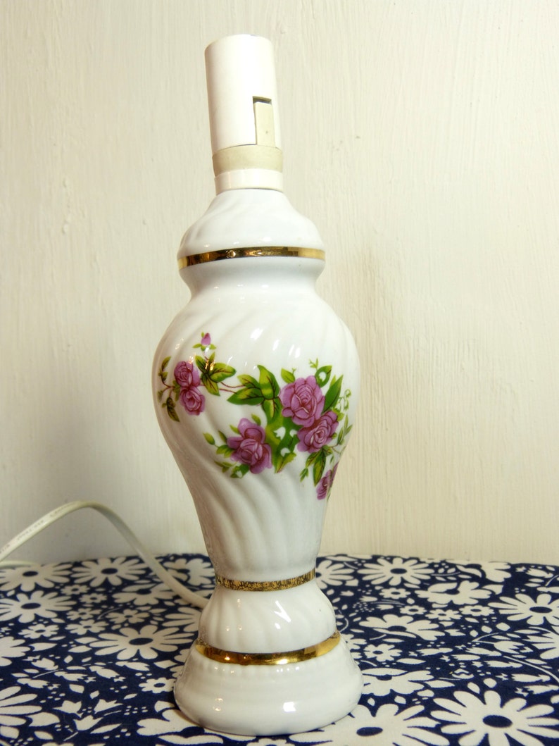 French 90s vintage Shabby wild roses /& lily of the valley flower ceramic bedside table lamp