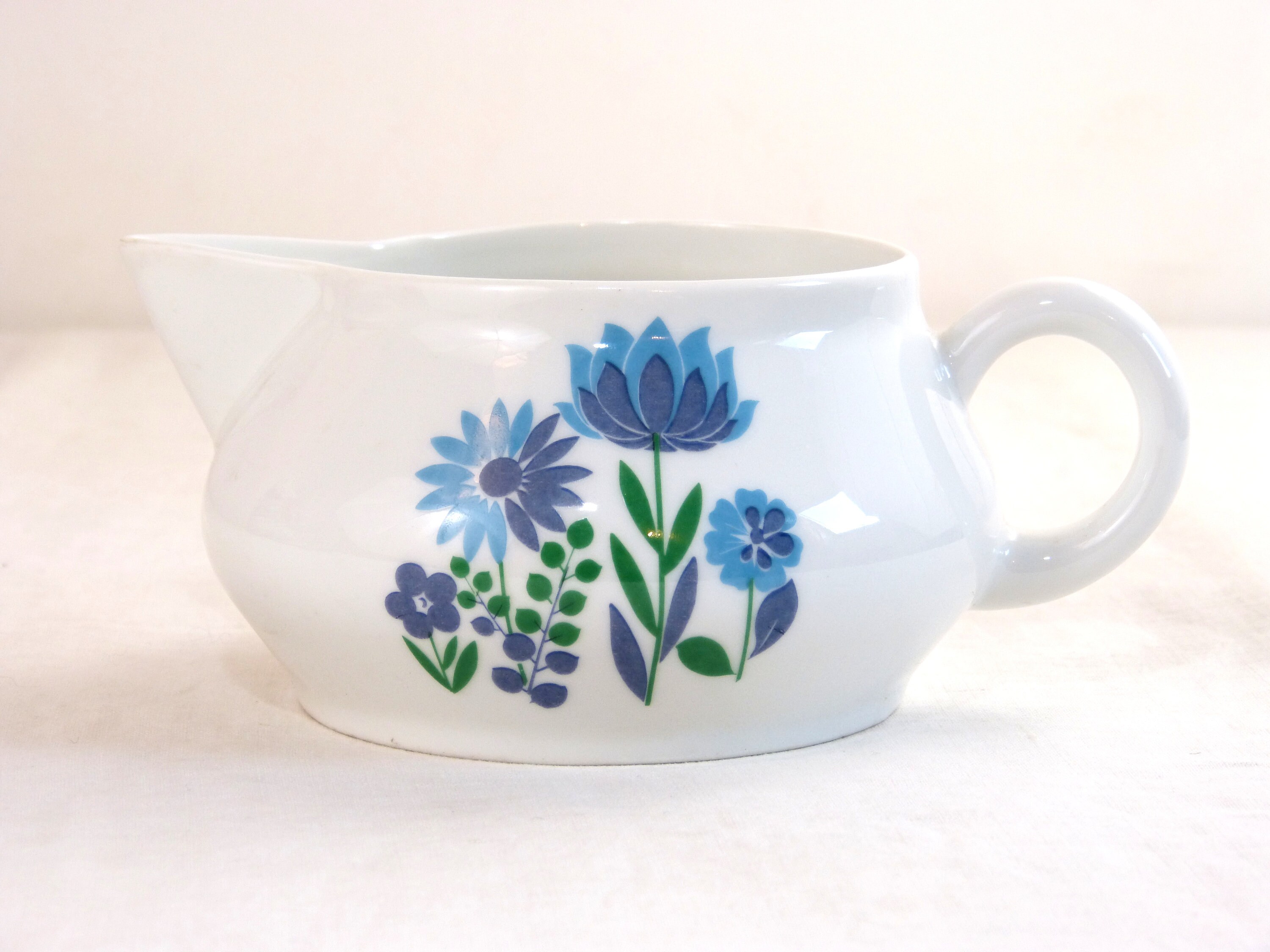 Saucière Porcelaine Berry Limoges Fleurs Mod - Plat de Service Flower Power Retro Vert & Bleu sur Bl