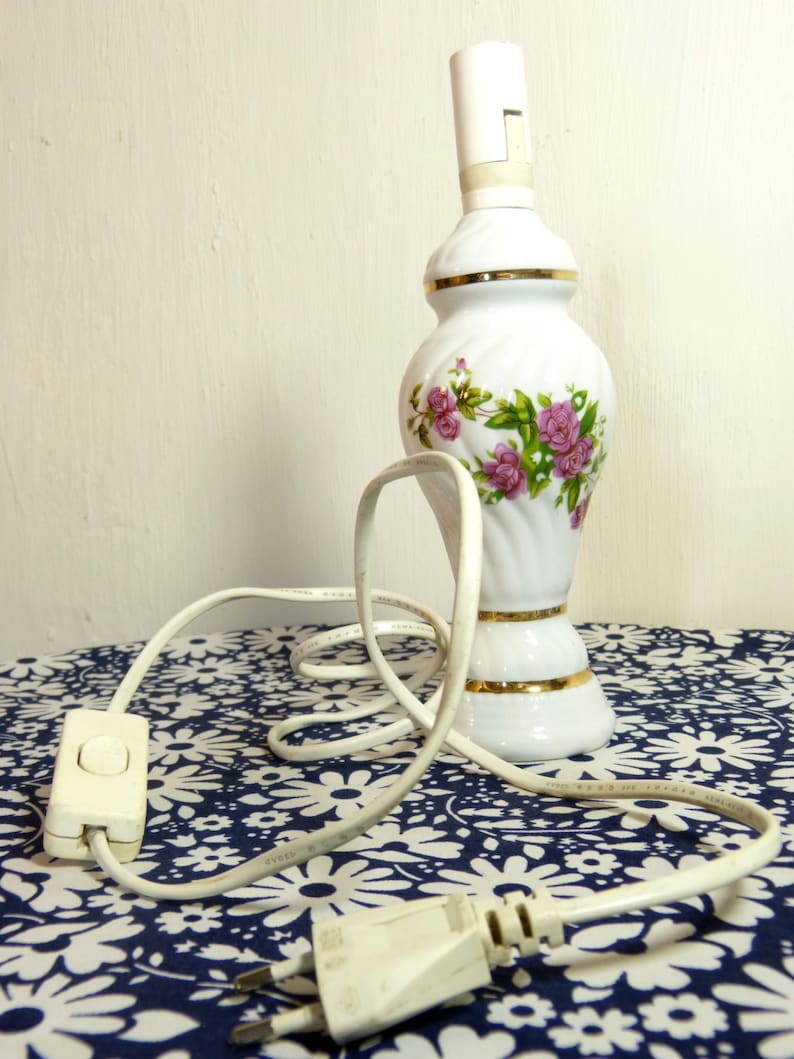 French 90s vintage Shabby wild roses /& lily of the valley flower ceramic bedside table lamp