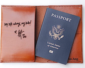 Ihre Handschrift kundenspezifische Leder-Pass-Hülle - personalisierte Pass-Brieftasche, Jubiläumsgeschenk für Freund Ehemann, Reise, Papa Geschenk,