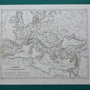 Puede incluir: Un mapa antiguo de Europa durante las Cruzadas, con detalles geográficos y texto en alemán. El mapa está impreso en blanco y negro sobre papel envejecido, mostrando signos de desgaste. El mapa incluye el Océano Atlántico y el Mar Mediterráneo.