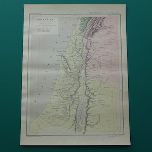 Puede incluir: Mapa antiguo de Palestina, con información geográfica detallada. El mapa está impreso en papel envejecido, con texto en francés. El mapa incluye áreas codificadas por colores y detalles topográficos, con el título "Palestine" en la parte superior.